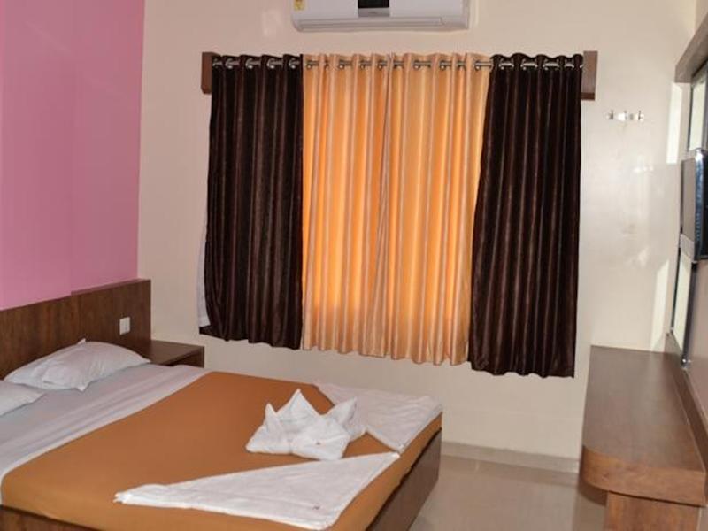 Sai Palkhi Hotel Shirdi Esterno foto