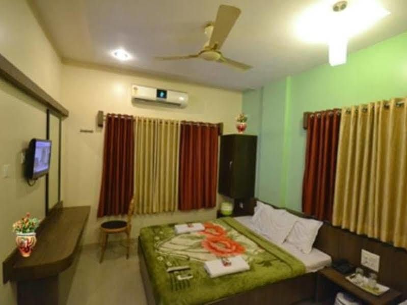 Sai Palkhi Hotel Shirdi Esterno foto